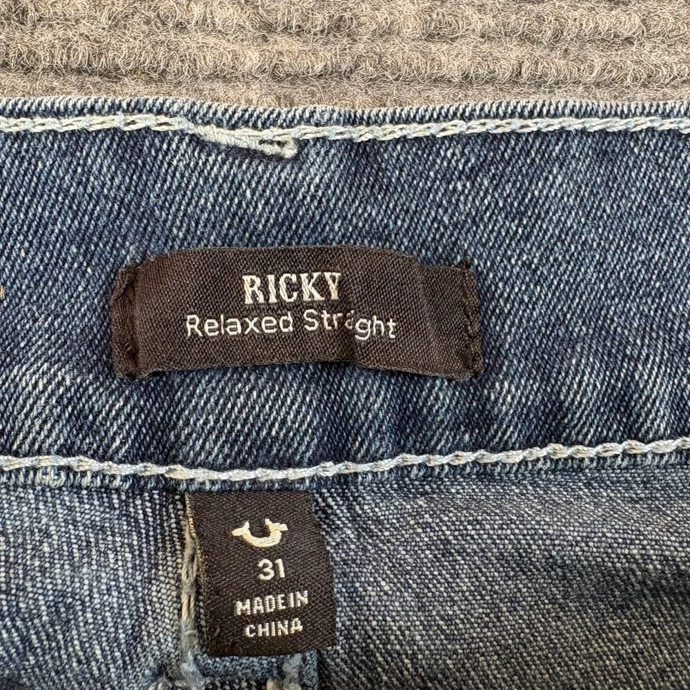 True Religion Ricky Relaxed Straight Jeans Mens 31 Dark Wash White Contrast